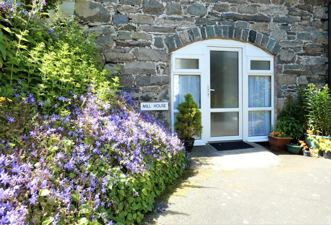 Abergwynant Farm Glamping & Apartments Долгелай Екстериор снимка