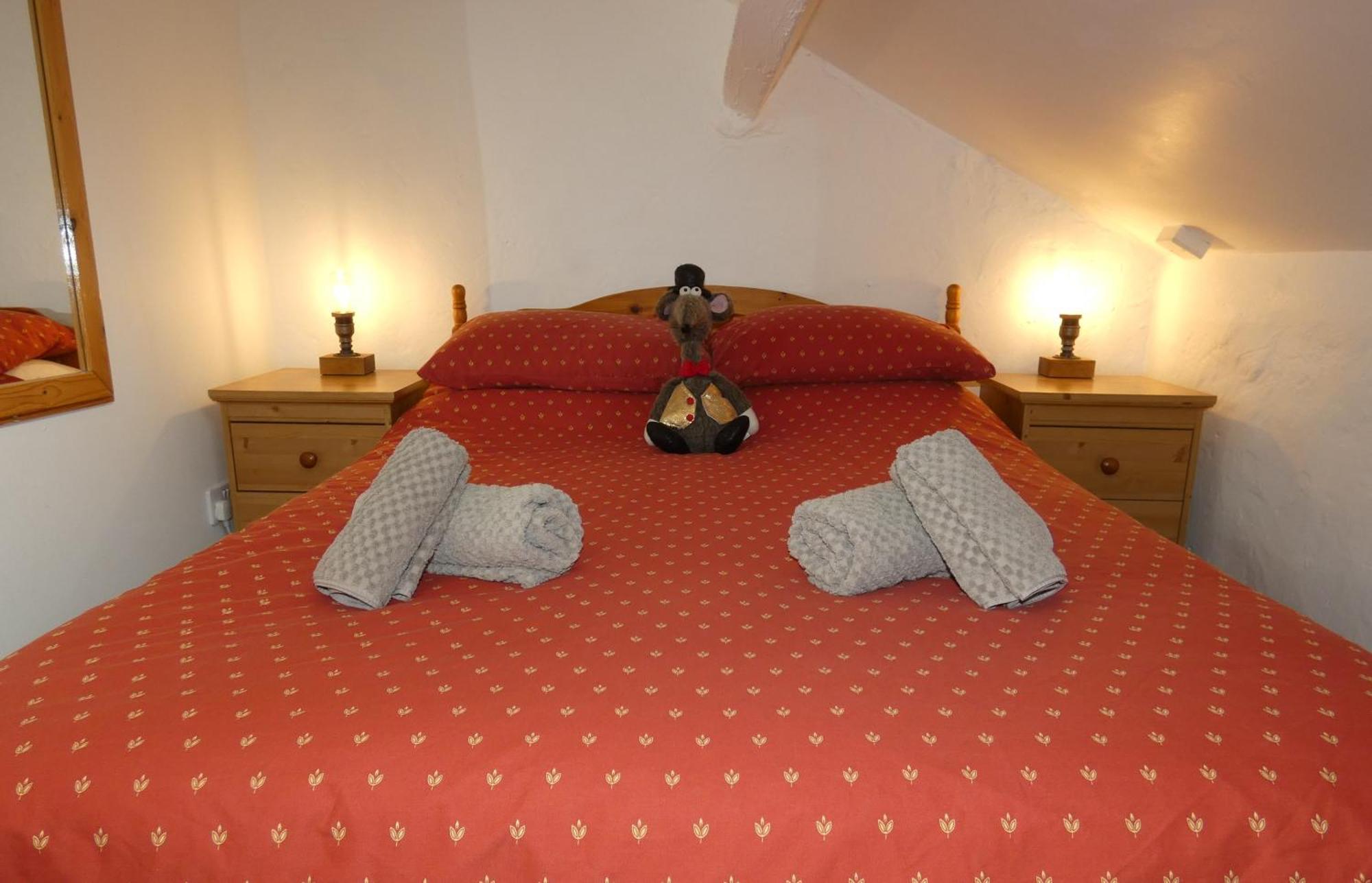 Abergwynant Farm Glamping & Apartments Долгелай Екстериор снимка